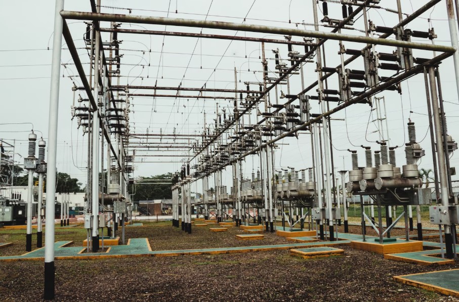 The Strategic Role of Microgrids in Reducing Factory Dependence on PLN in Batam