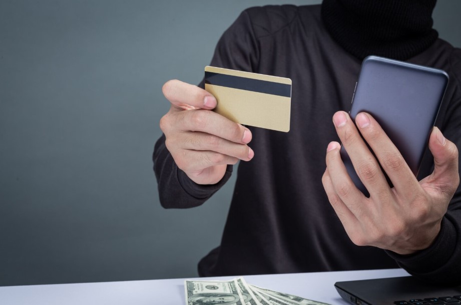 Deteksi Anomali Berbasis AI: Strategi Mutakhir Mencegah Fraud Transaksi POS di Batam
